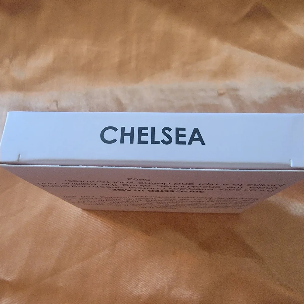 NIB KVoss Bronze Beauty Palette CHELSEA